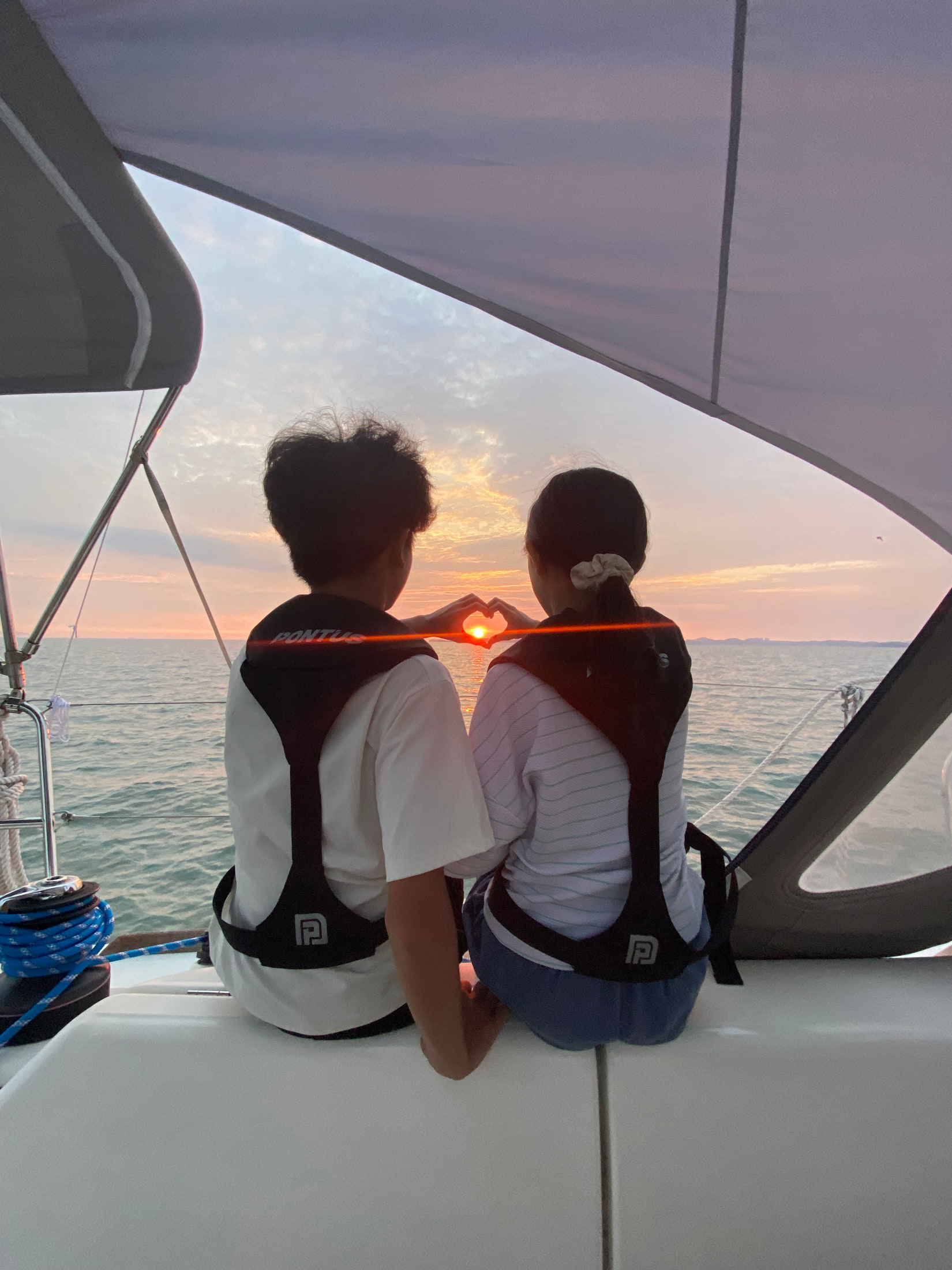 제부도 요트 투어 중 여유로운 분위기를 담은 선상 사진