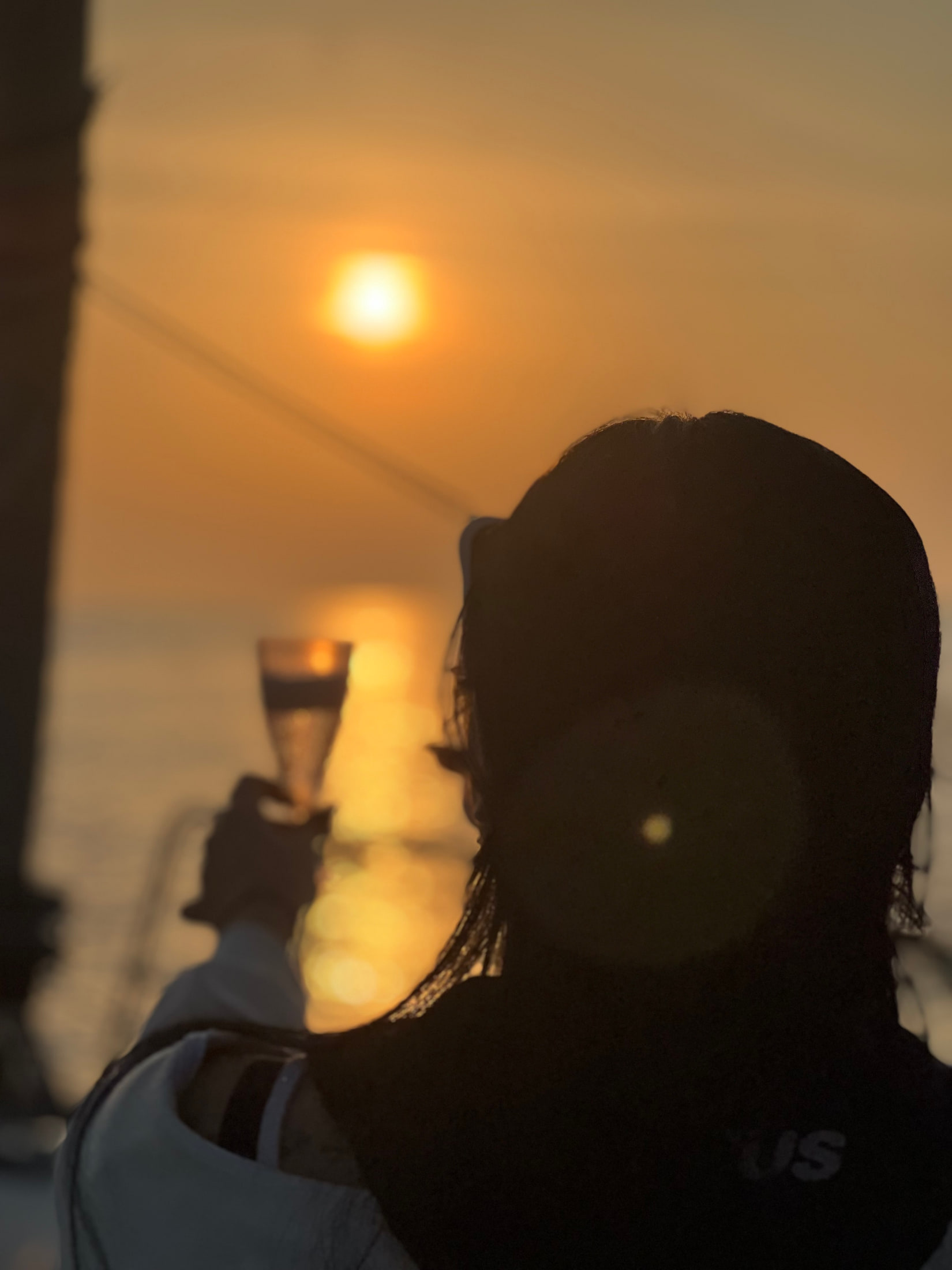 제부도 요트 투어 중 인물과 바다를 함께 담은 세로 사진