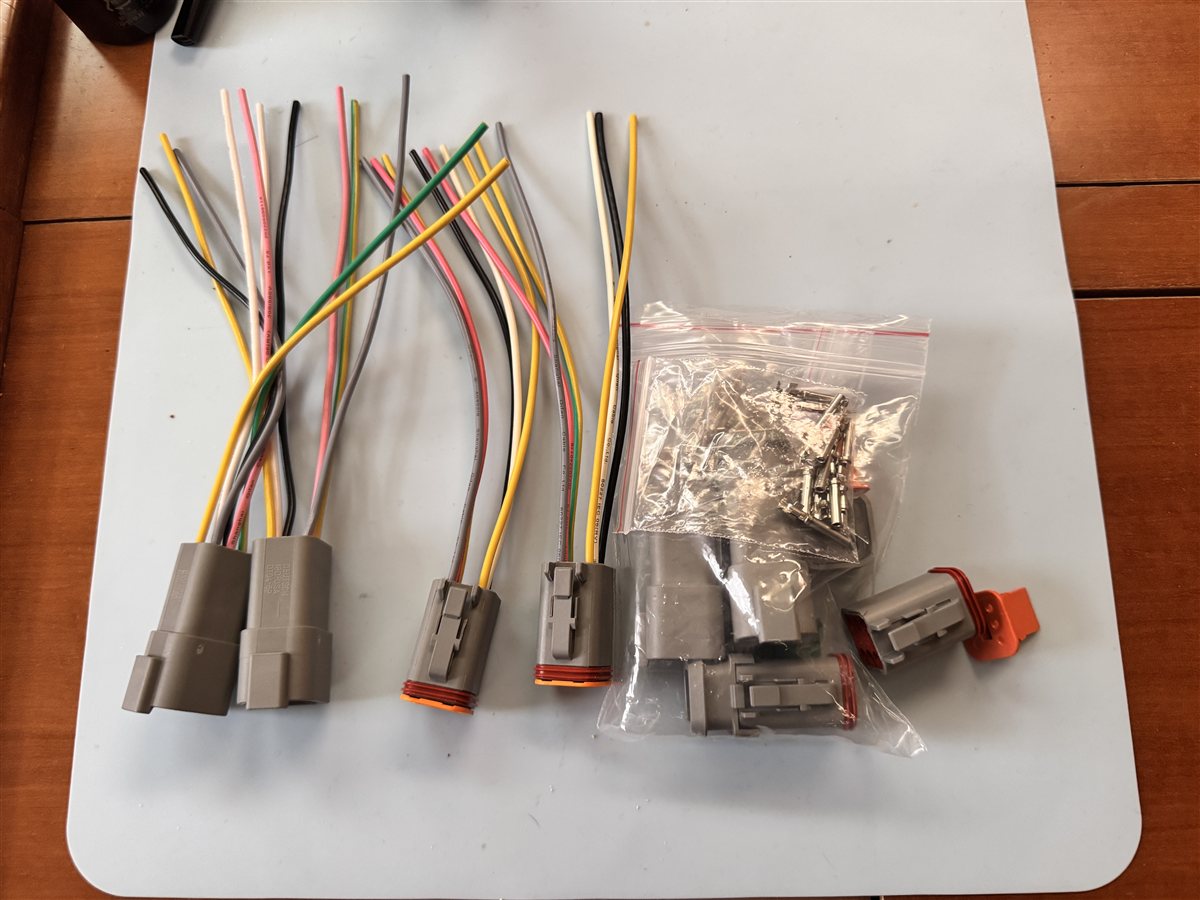 볼보 펜타 D2-55 엔진과 자작 모니터링 장치